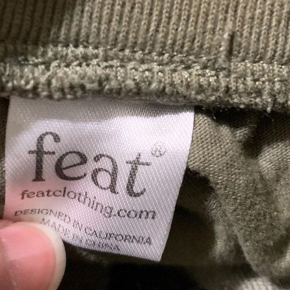 Feat Dark Olive Womens Blanket Blend 2.5" Shorts size small - Picture 4 of 4